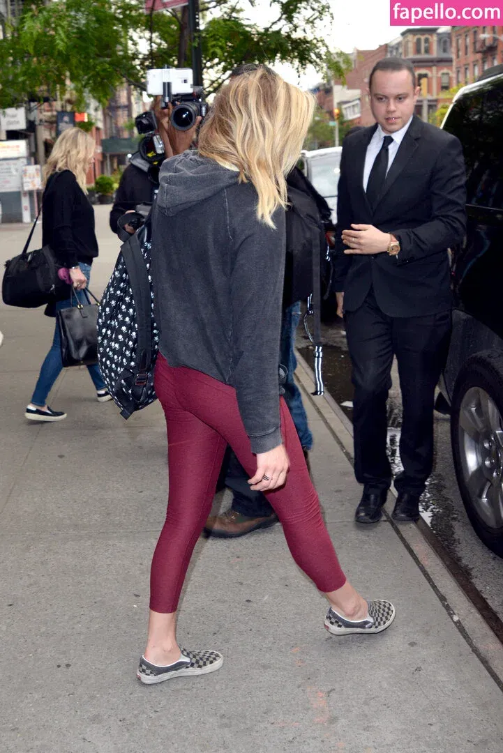 Chloë Grace Moretz / chloegmoretz / https: Onlyfans Photo Gallery 