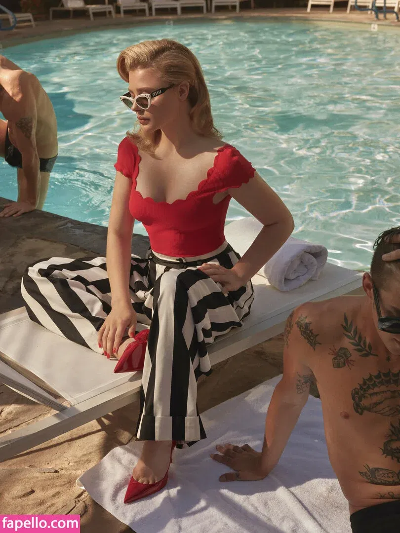 Chloë Grace Moretz / chloegmoretz / https: Onlyfans Photo Gallery 