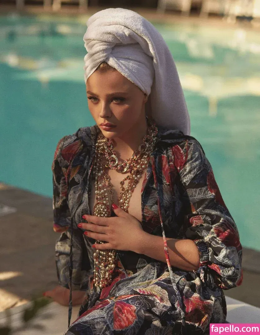 Chloë Grace Moretz / chloegmoretz / https: Onlyfans Photo Gallery 