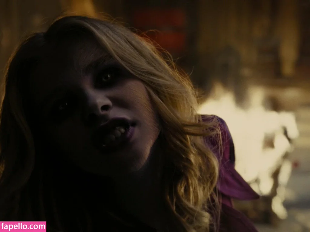 Chloë Grace Moretz / chloegmoretz / https: Onlyfans Photo Gallery 