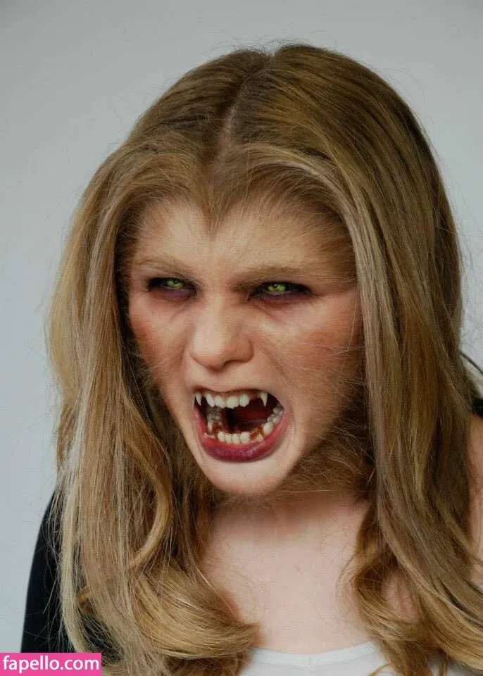 Chloë Grace Moretz / chloegmoretz / https: Onlyfans Photo Gallery 