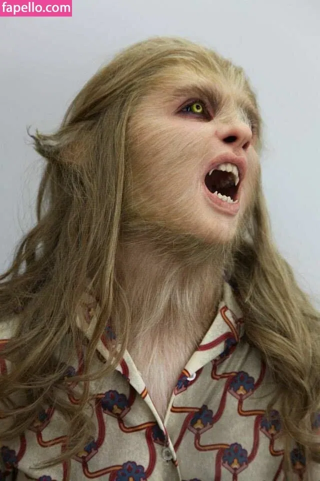 Chloë Grace Moretz / chloegmoretz / https: Onlyfans Photo Gallery 