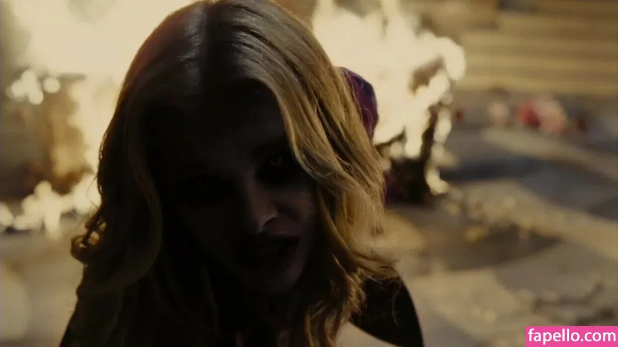 Chloë Grace Moretz / chloegmoretz / https: Onlyfans Photo Gallery 