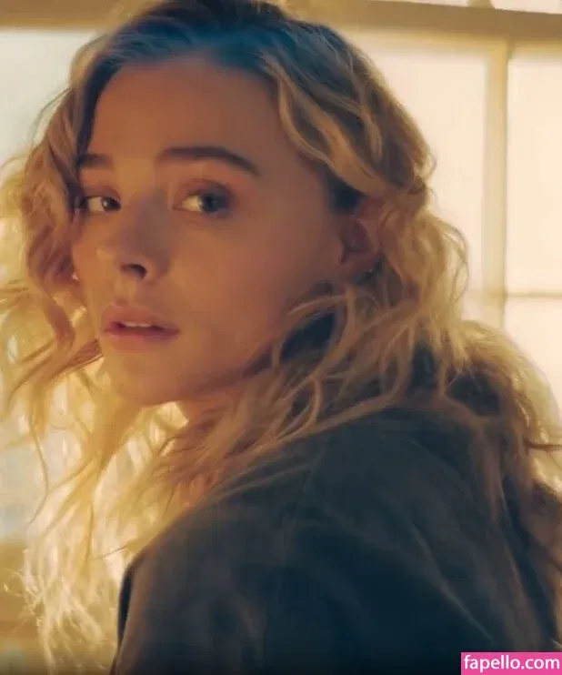 Chloë Grace Moretz / chloegmoretz / https: Onlyfans Photo Gallery 