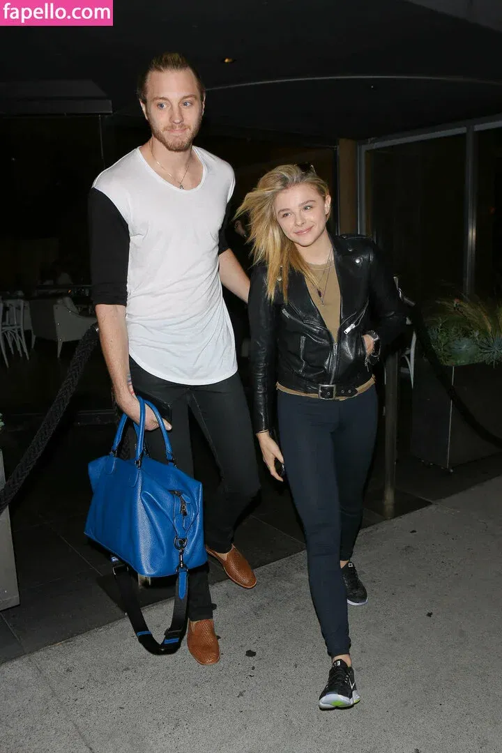 Chloë Grace Moretz / chloegmoretz / https: Onlyfans Photo Gallery 