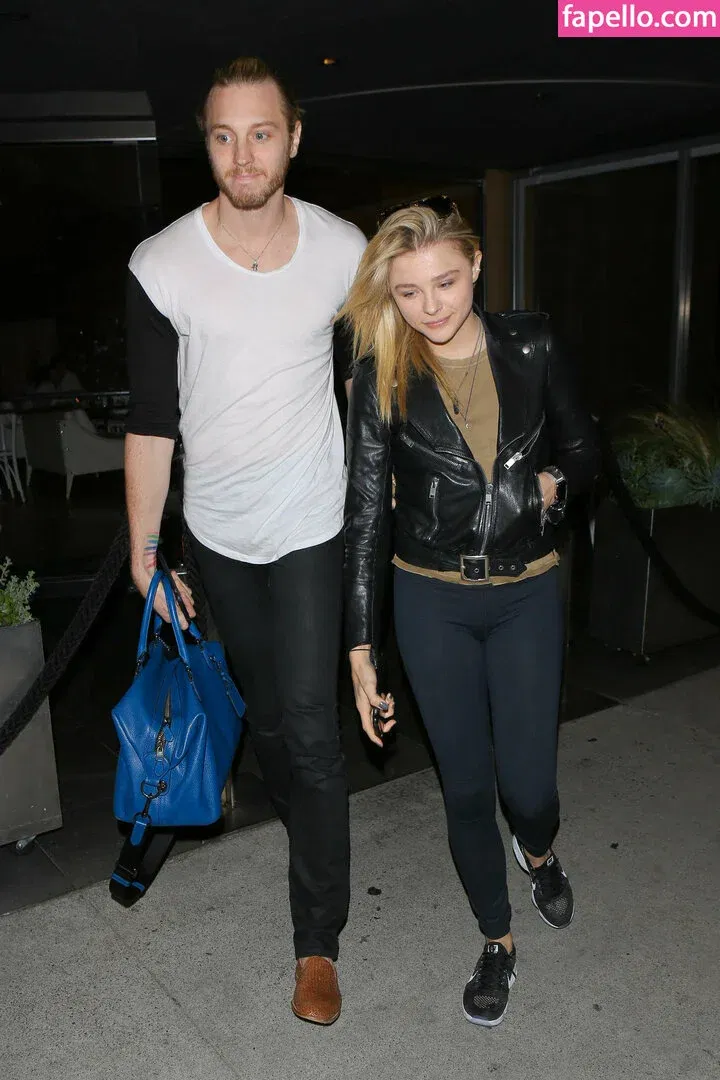 Chloë Grace Moretz / chloegmoretz / https: Onlyfans Photo Gallery 