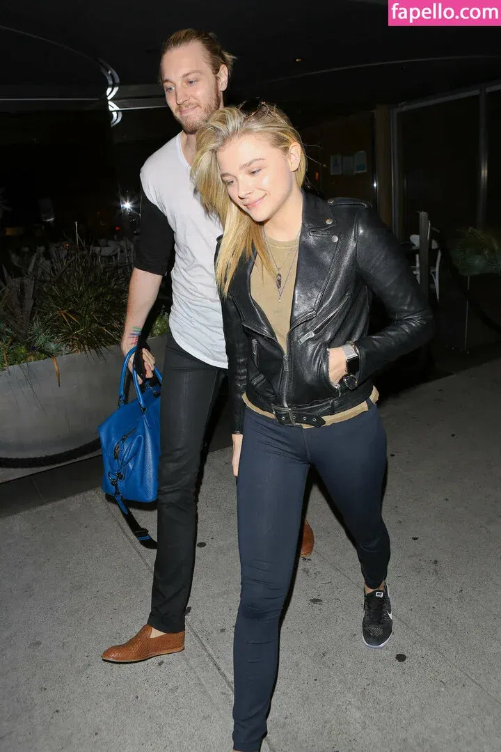 Chloë Grace Moretz / chloegmoretz / https: Onlyfans Photo Gallery 