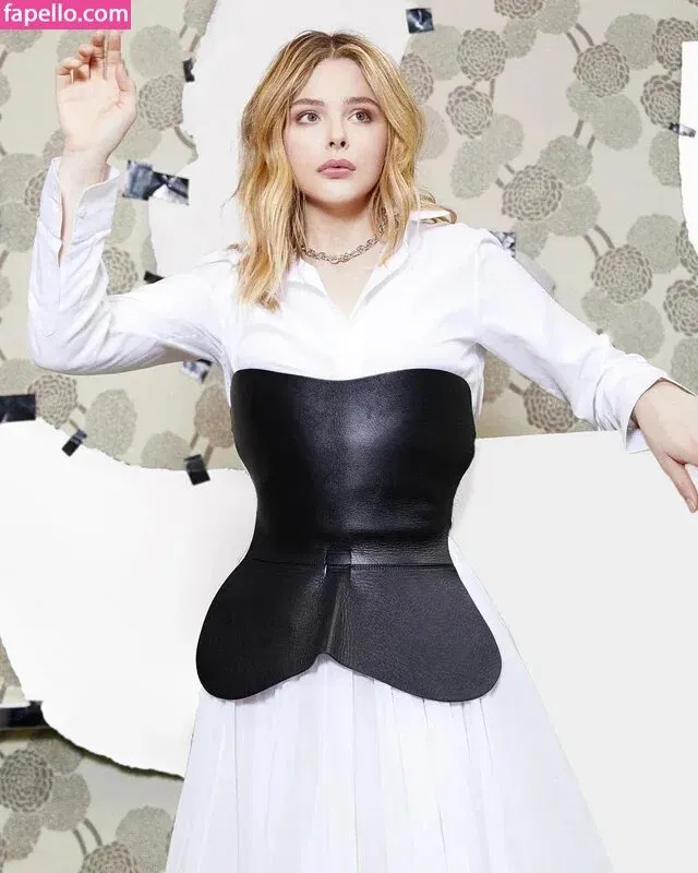 Chloë Grace Moretz / chloegmoretz / https: Onlyfans Photo Gallery 