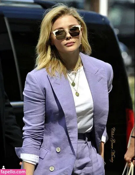 Chloë Grace Moretz / chloegmoretz / https: Onlyfans Photo Gallery 