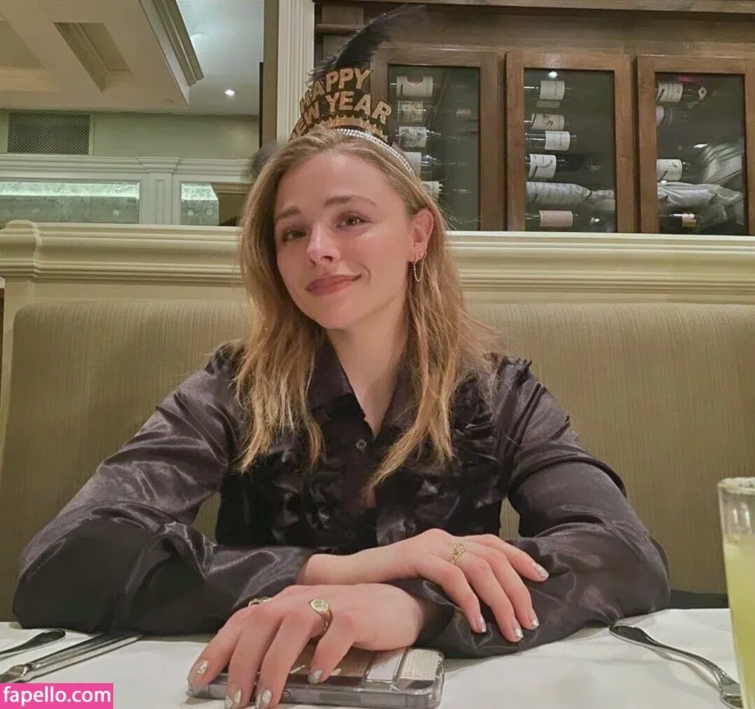 Chloë Grace Moretz / chloegmoretz / https: Onlyfans Photo Gallery 