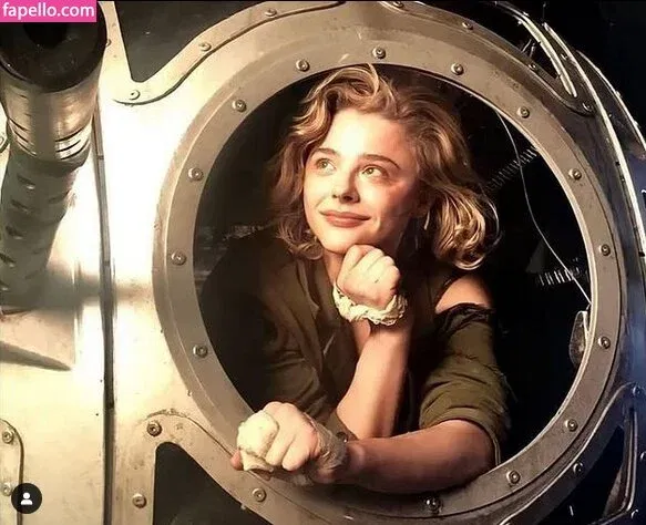 Chloë Grace Moretz / chloegmoretz / https: Onlyfans Photo Gallery 