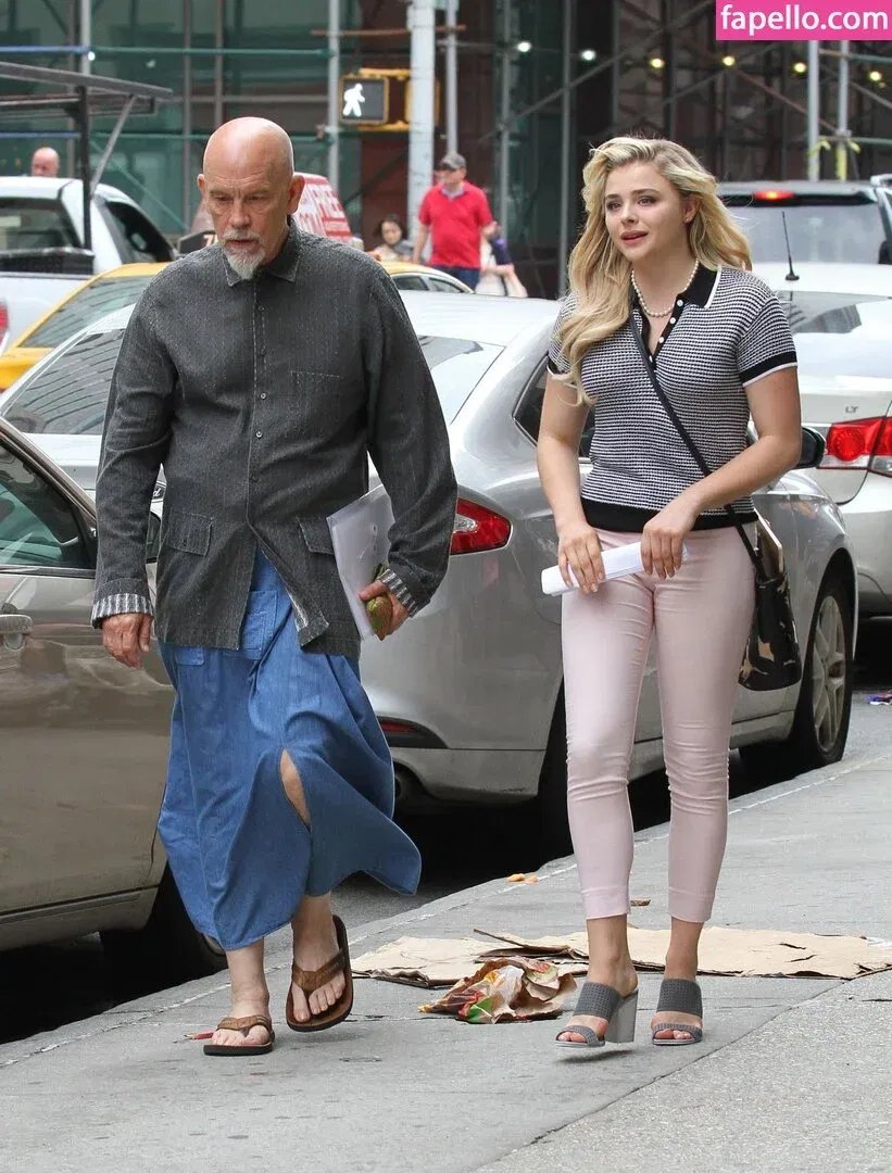 Chloë Grace Moretz / chloegmoretz / https: Onlyfans Photo Gallery 