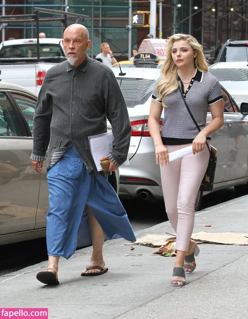 Chloë Grace Moretz / chloegmoretz / https: Onlyfans Photo Gallery 