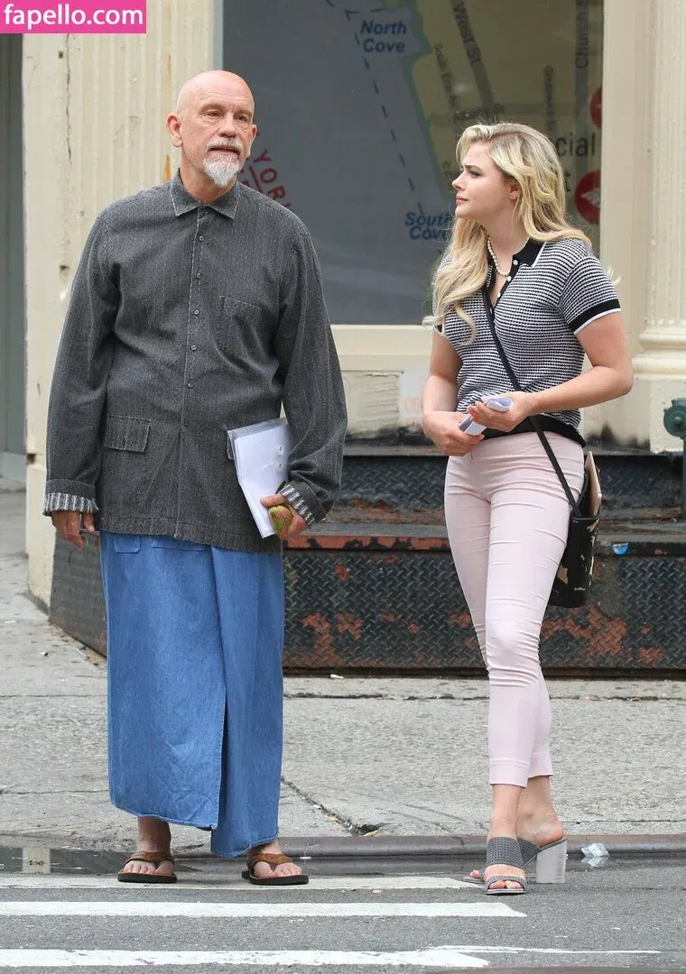 Chloë Grace Moretz / chloegmoretz / https: Onlyfans Photo Gallery 