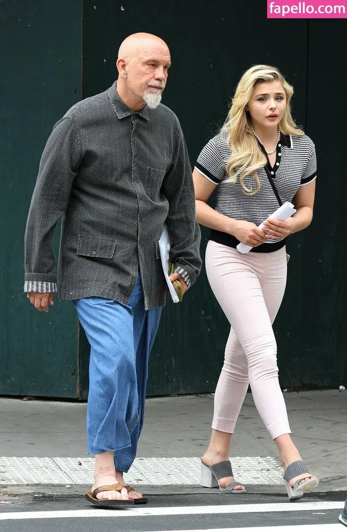 Chloë Grace Moretz / chloegmoretz / https: Onlyfans Photo Gallery 