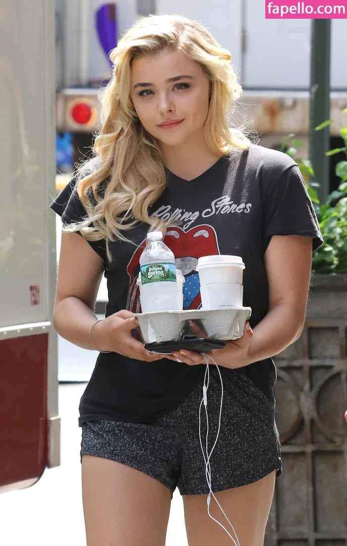 Chloë Grace Moretz / chloegmoretz / https: Onlyfans Photo Gallery 