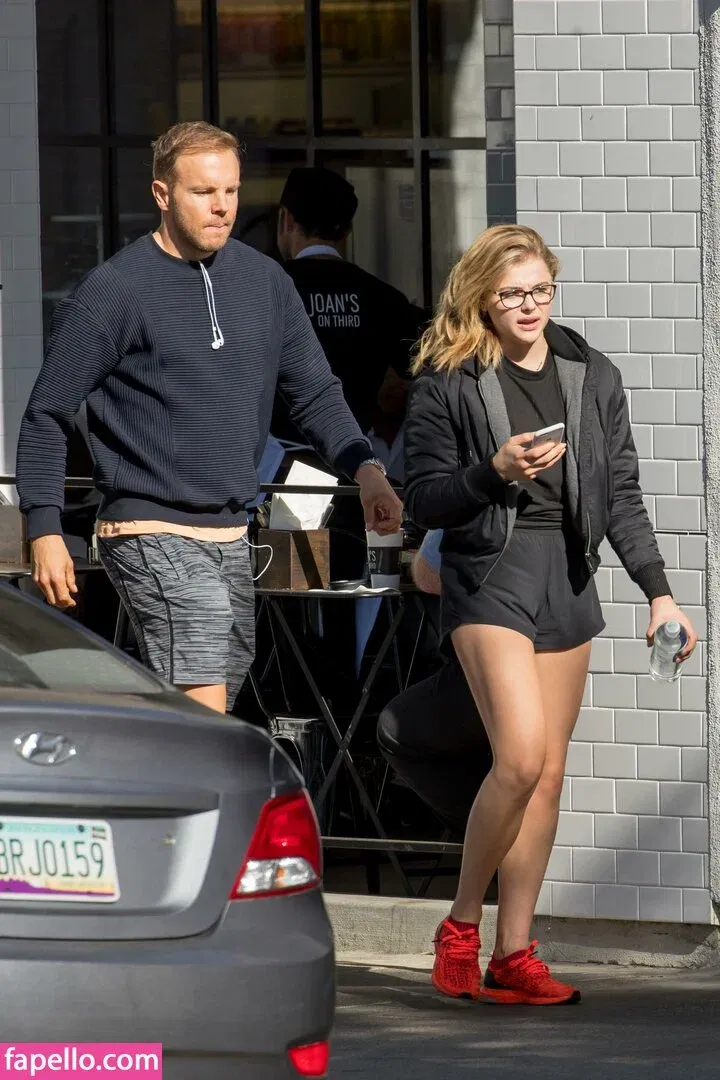 Chloë Grace Moretz / chloegmoretz / https: Onlyfans Photo Gallery 