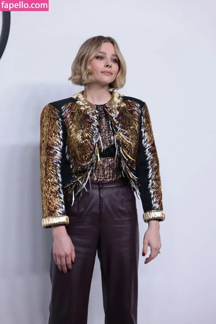 Chloë Grace Moretz / chloegmoretz / https: Onlyfans Photo Gallery 