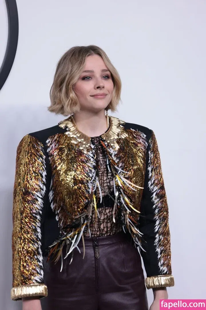 Chloë Grace Moretz / chloegmoretz / https: Onlyfans Photo Gallery 