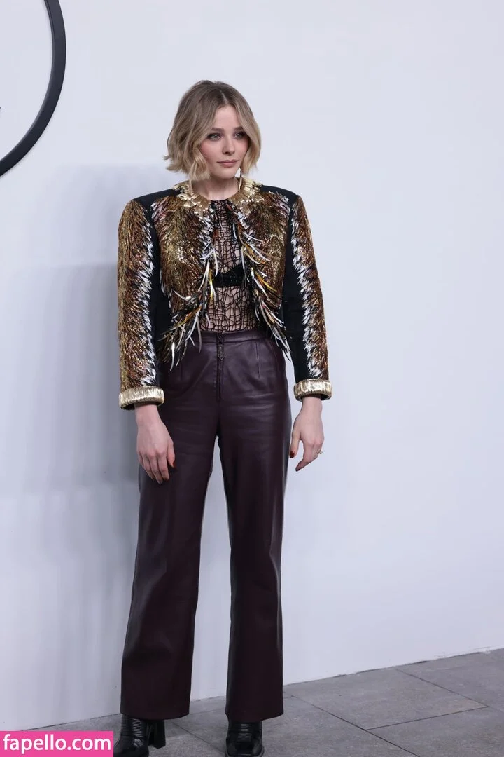 Chloë Grace Moretz / chloegmoretz / https: Onlyfans Photo Gallery 