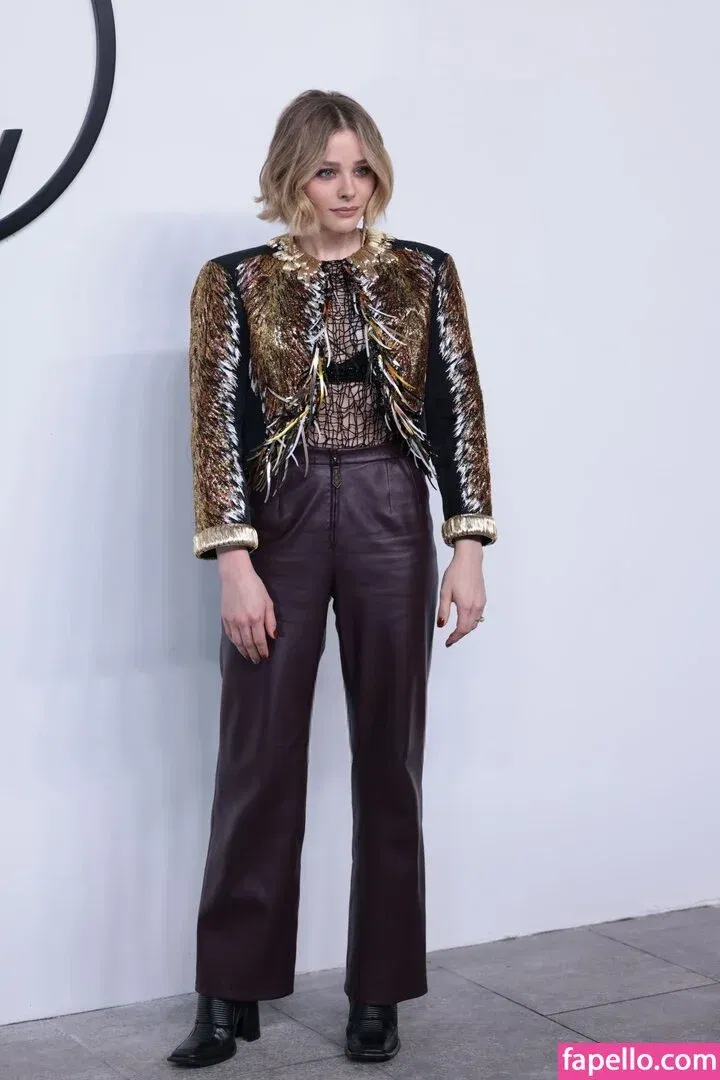 Chloë Grace Moretz / chloegmoretz / https: Onlyfans Photo Gallery 