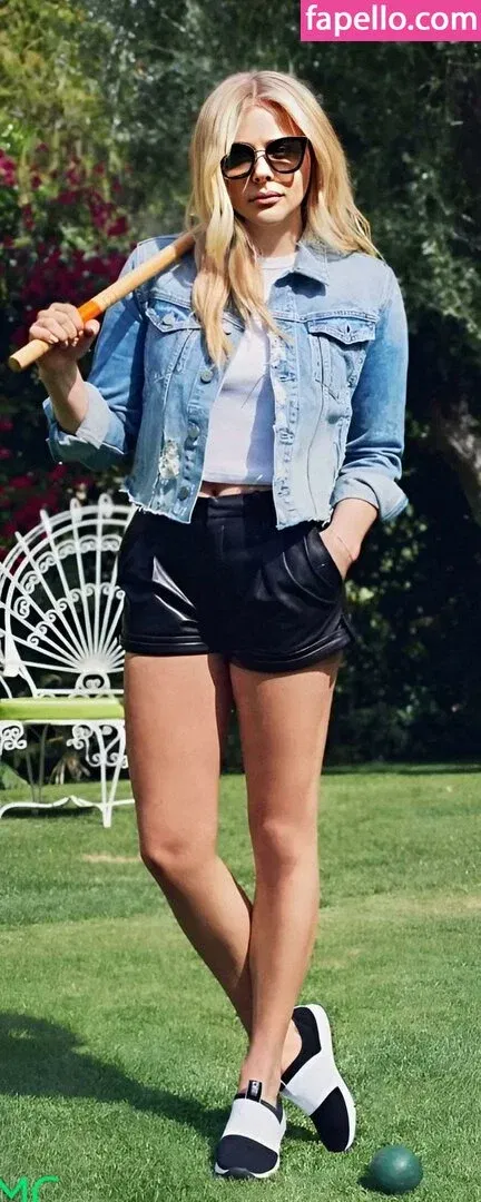 Chloë Grace Moretz / chloegmoretz / https: Onlyfans Photo Gallery 