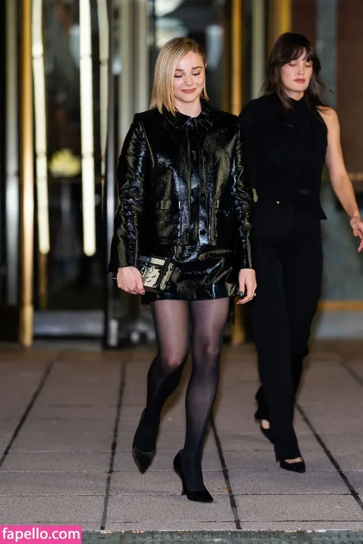 Chloë Grace Moretz / chloegmoretz / https: Onlyfans Photo Gallery 