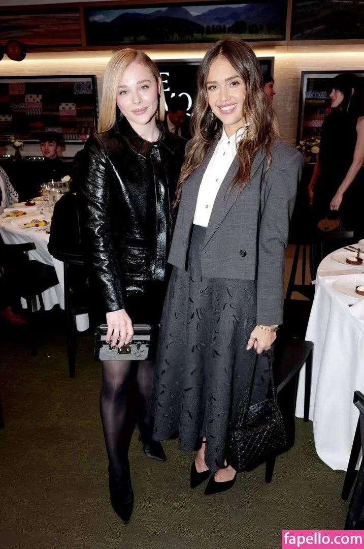 Chloë Grace Moretz / chloegmoretz / https: Onlyfans Photo Gallery 