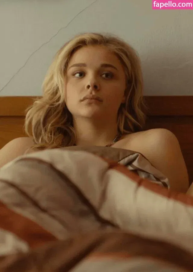 Chloë Grace Moretz / chloegmoretz / https: Onlyfans Photo Gallery 