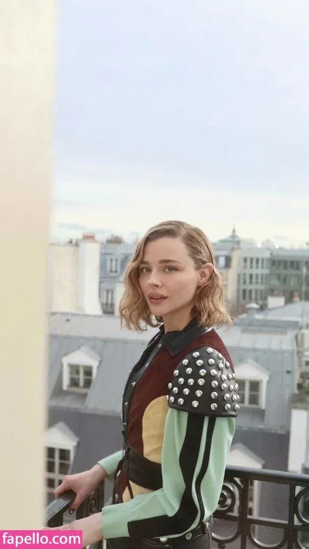 Chloë Grace Moretz / chloegmoretz / https: Onlyfans Photo Gallery 