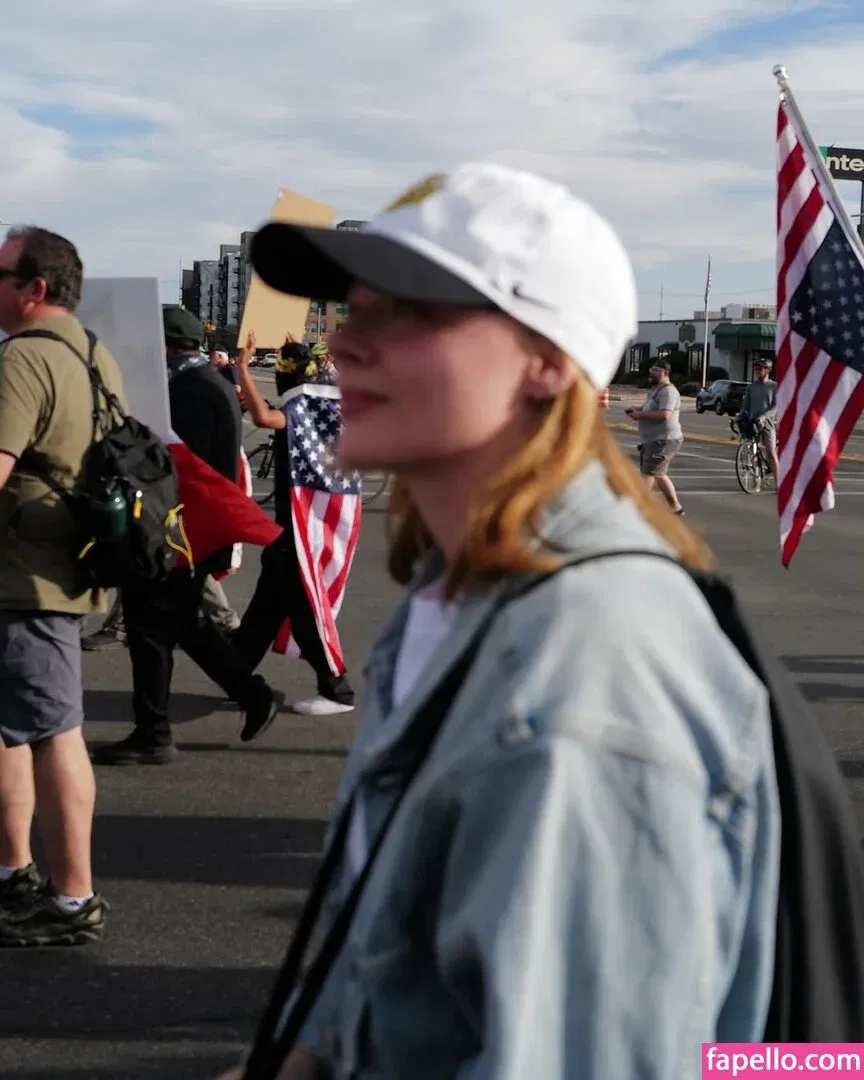 Chloë Grace Moretz / chloegmoretz / https: Onlyfans Photo Gallery 