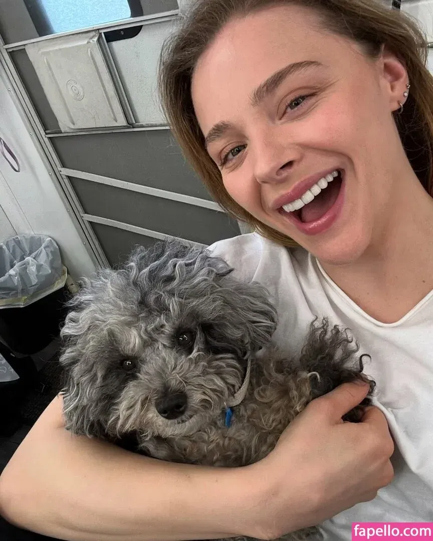 Chloë Grace Moretz / chloegmoretz / https: Onlyfans Photo Gallery 