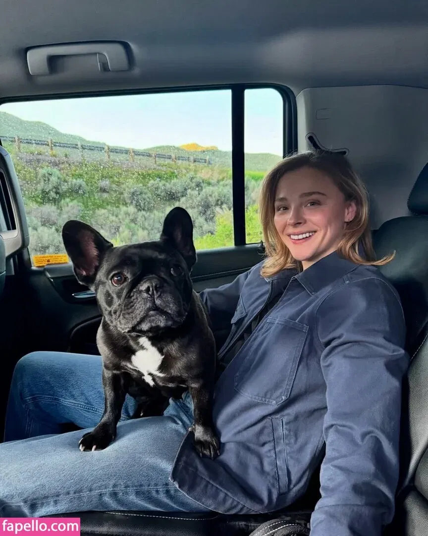 Chloë Grace Moretz / chloegmoretz / https: Onlyfans Photo Gallery 