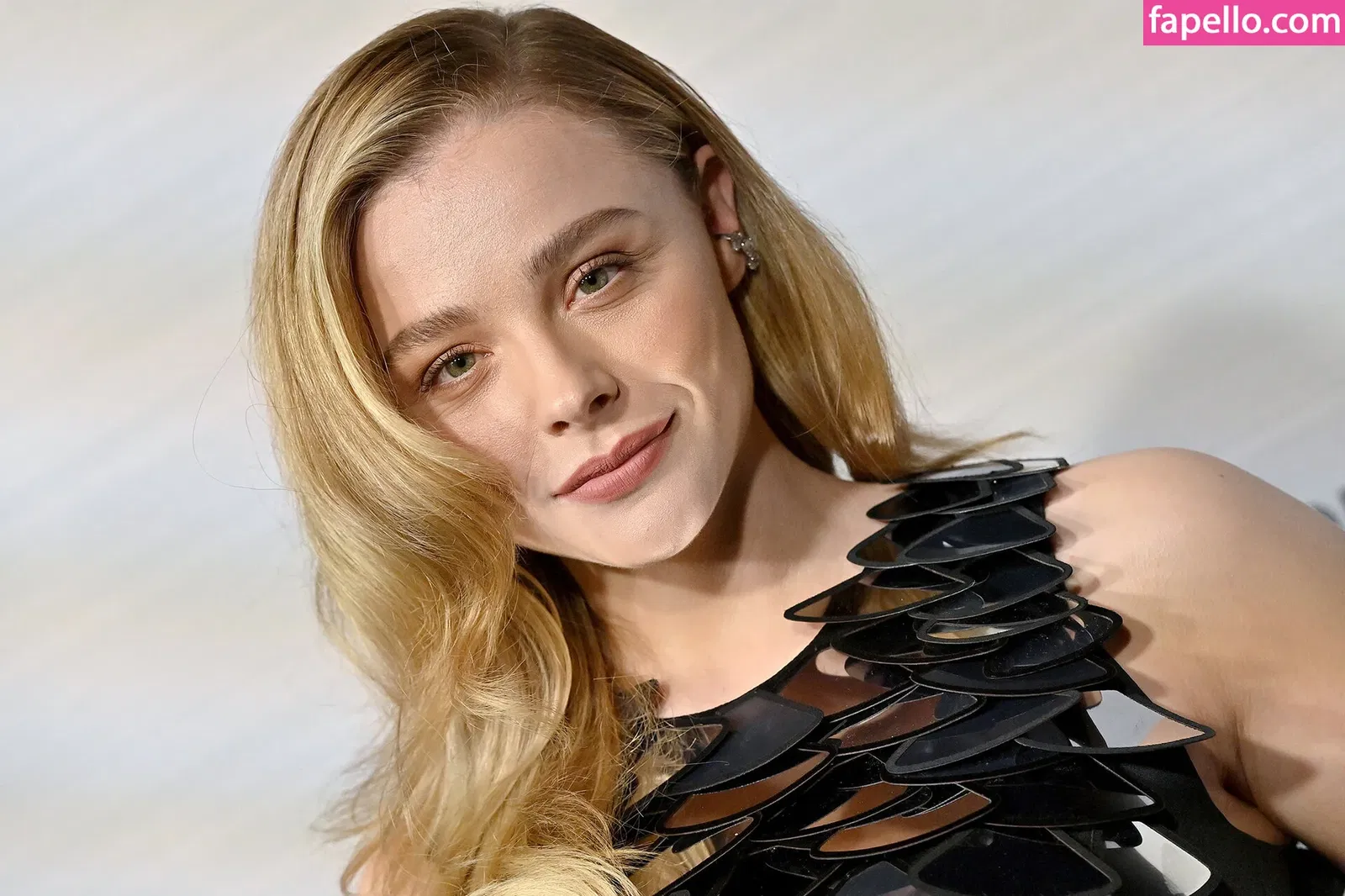 Chloë Grace Moretz / chloegmoretz / https: Onlyfans Photo Gallery 