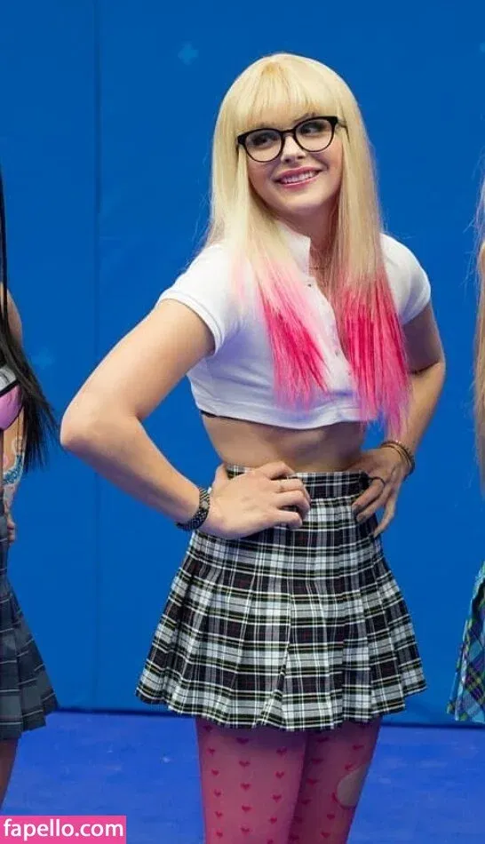 Chloë Grace Moretz / chloegmoretz / https: Onlyfans Photo Gallery 