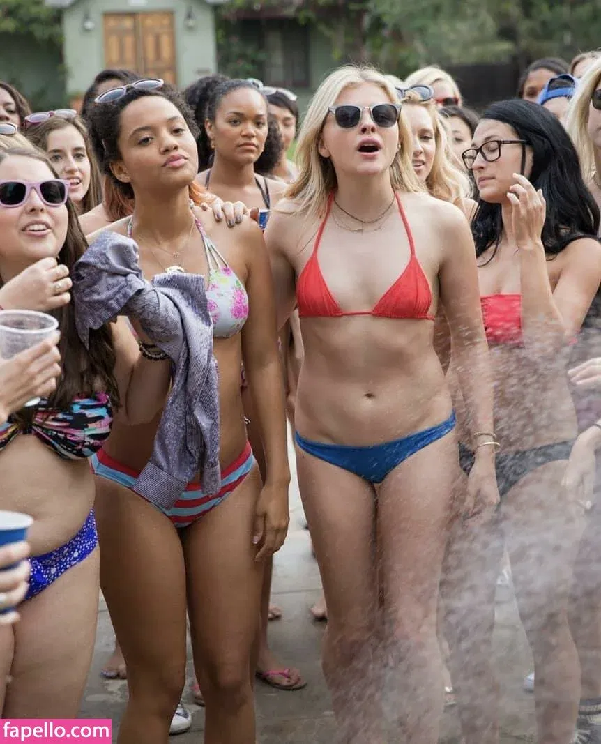 Chloë Grace Moretz / chloegmoretz / https: Onlyfans Photo Gallery 