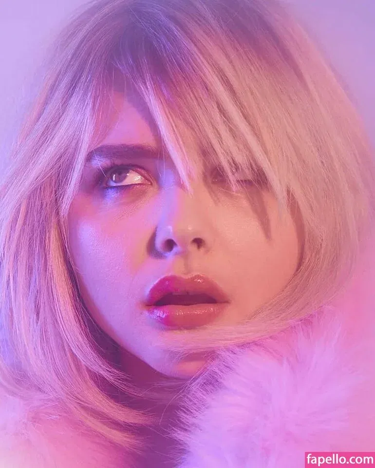Chloë Grace Moretz / chloegmoretz / https: Onlyfans Photo Gallery 