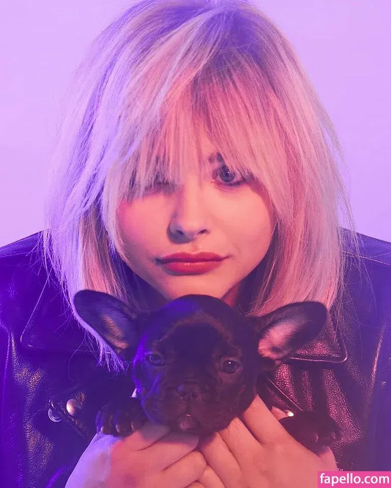 Chloë Grace Moretz / chloegmoretz / https: Onlyfans Photo Gallery 