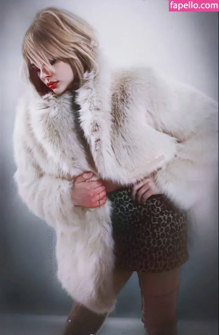 Chloë Grace Moretz / chloegmoretz / https: Onlyfans Photo Gallery 