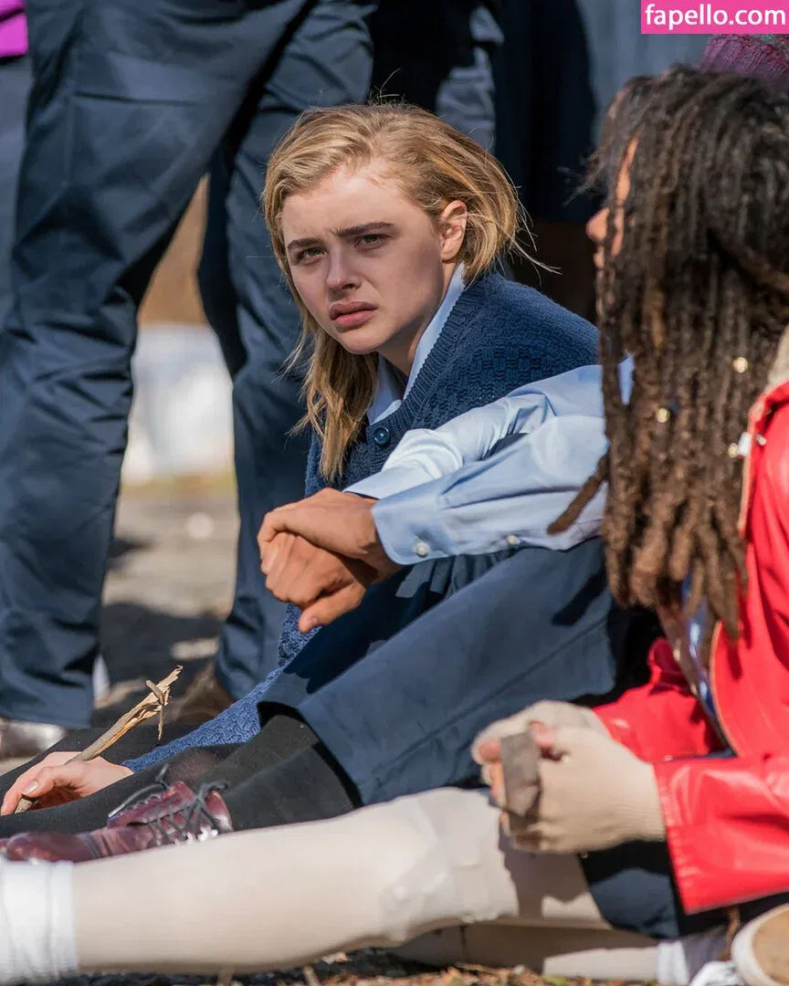 Chloë Grace Moretz / chloegmoretz / https: Onlyfans Photo Gallery 