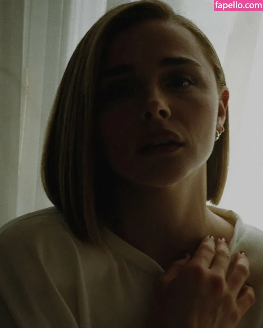 Chloë Grace Moretz / chloegmoretz / https: Onlyfans Photo Gallery 