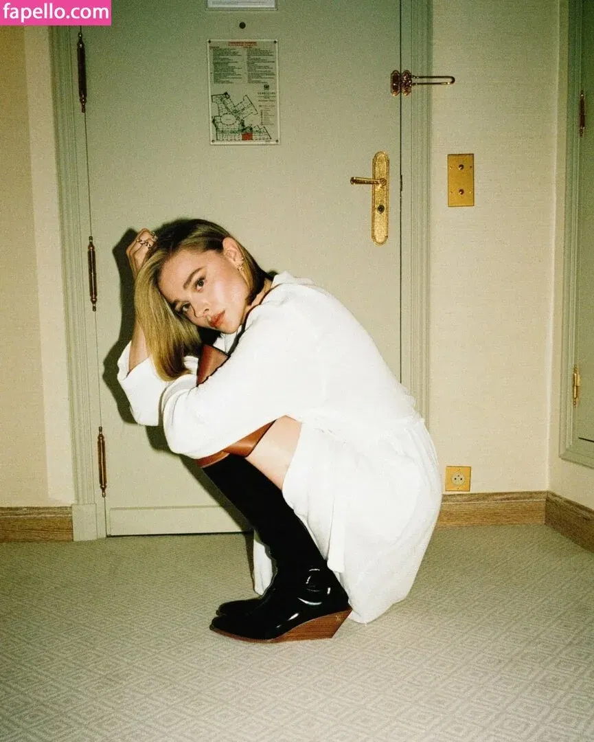 Chloë Grace Moretz / chloegmoretz / https: Onlyfans Photo Gallery 