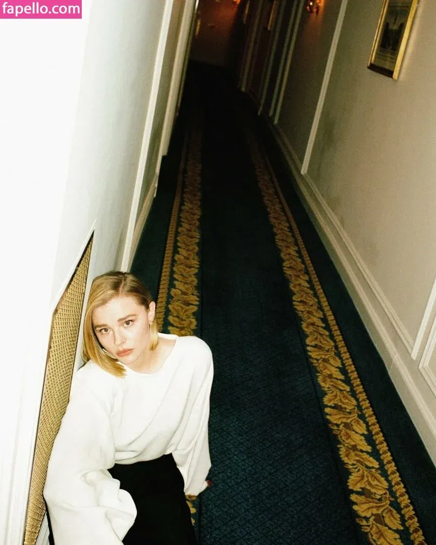 Chloë Grace Moretz / chloegmoretz / https: Onlyfans Photo Gallery 