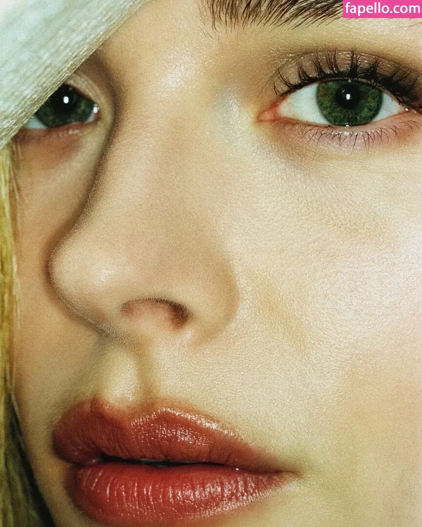 Chloë Grace Moretz / chloegmoretz / https: Onlyfans Photo Gallery 