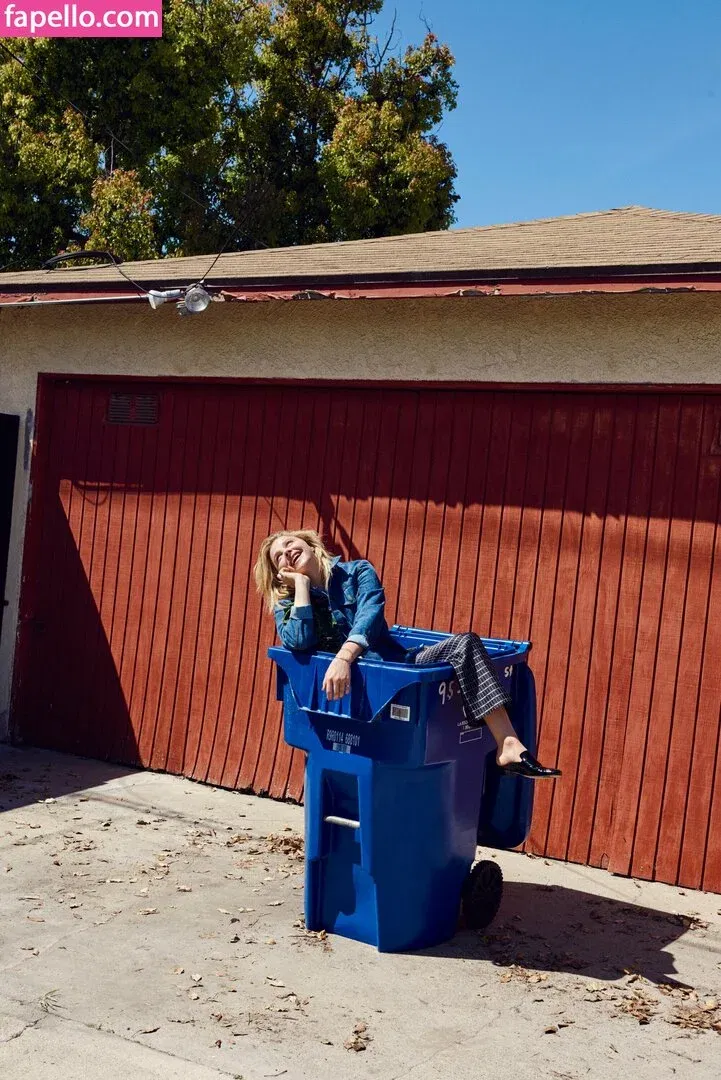 Chloë Grace Moretz / chloegmoretz / https: Onlyfans Photo Gallery 