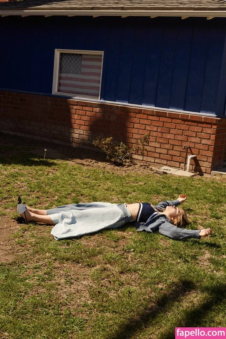 Chloë Grace Moretz / chloegmoretz / https: Onlyfans Photo Gallery 