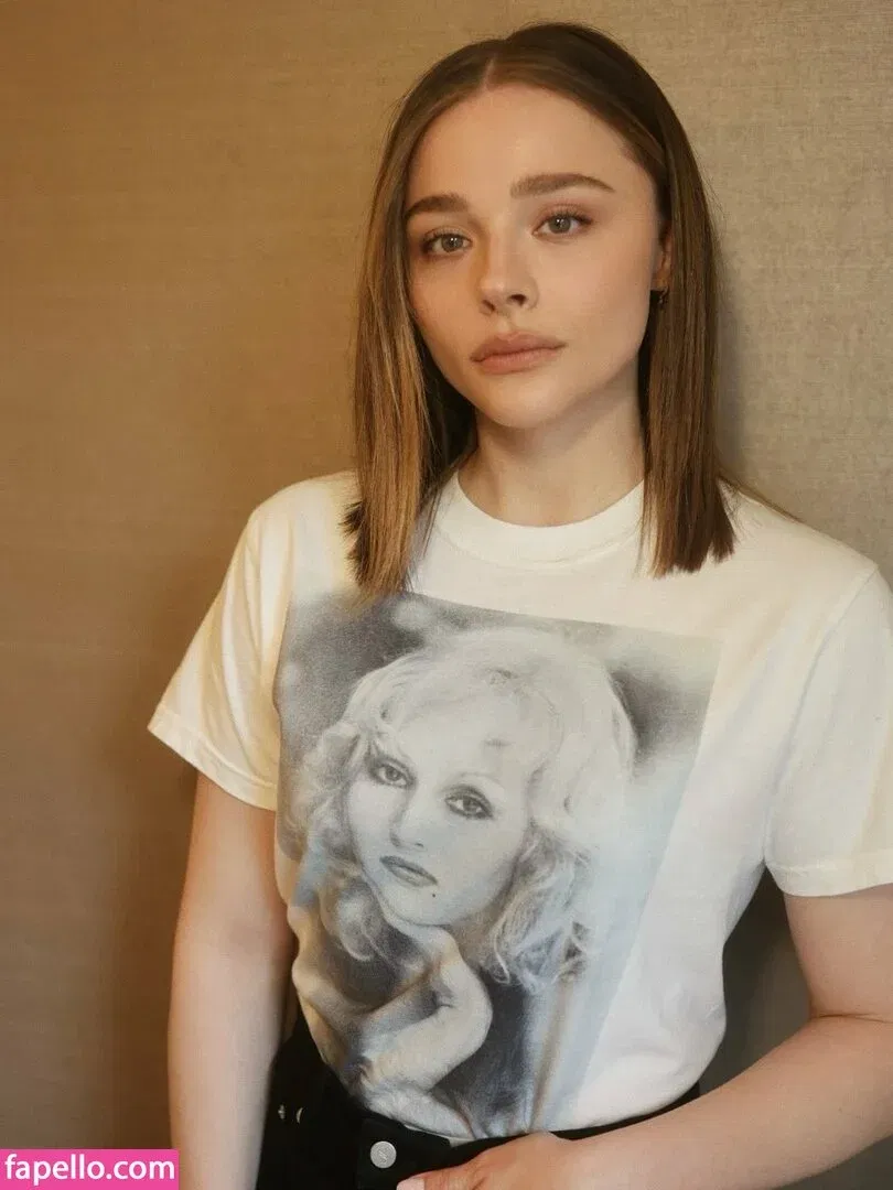 Chloë Grace Moretz / chloegmoretz / https: Onlyfans Photo Gallery 