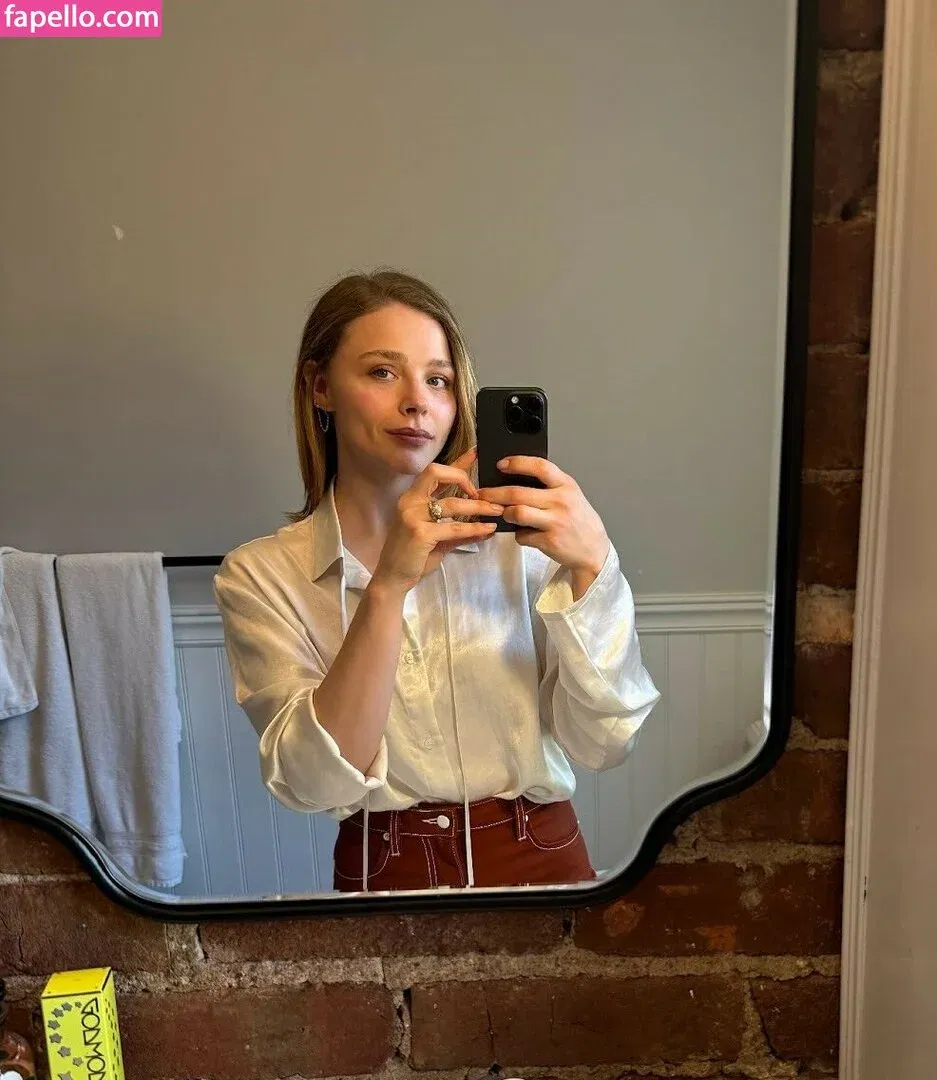 Chloë Grace Moretz / chloegmoretz / https: Onlyfans Photo Gallery 