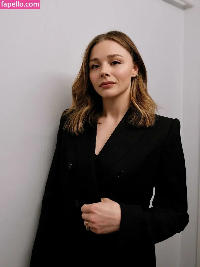 Chloë Grace Moretz / chloegmoretz / https: Onlyfans Photo Gallery 
