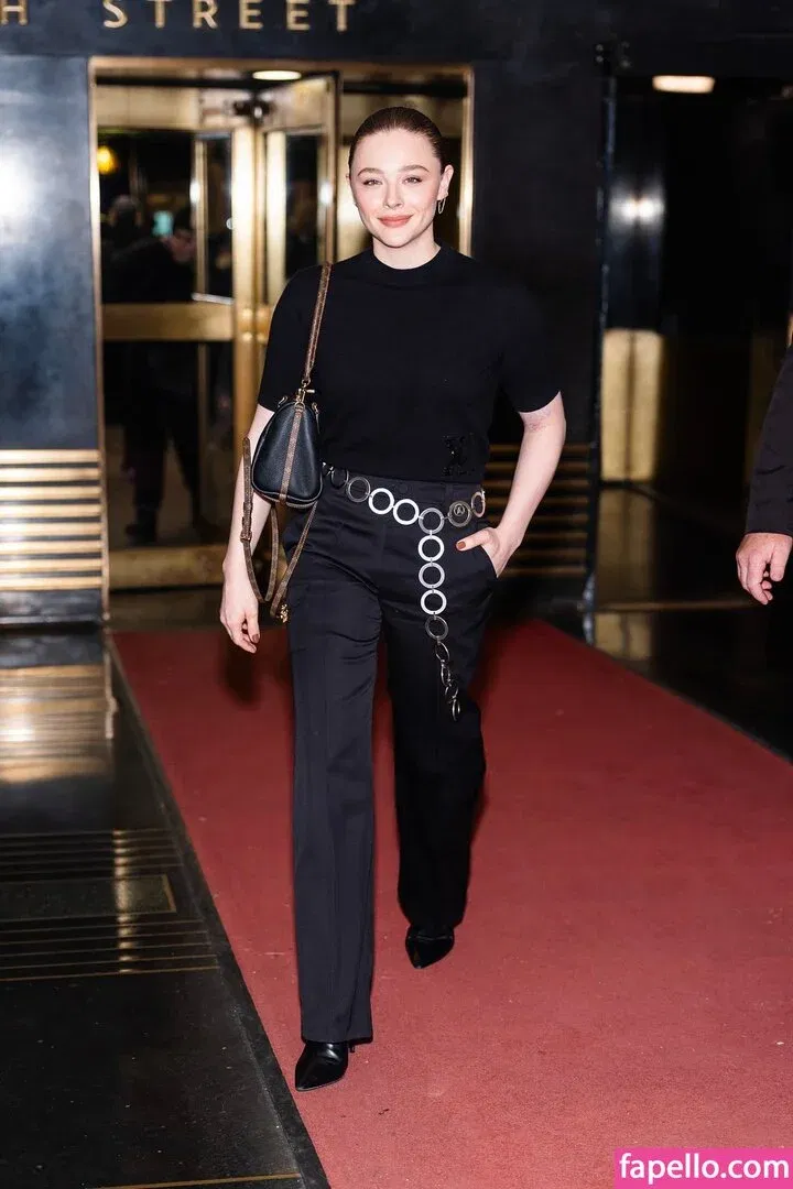 Chloë Grace Moretz / chloegmoretz / https: Onlyfans Photo Gallery 